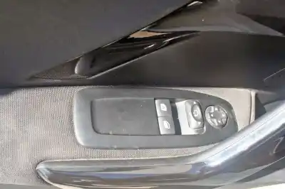 Véhicule à la ferraille peugeot 208 active de l'année 2013 alimenté hm01