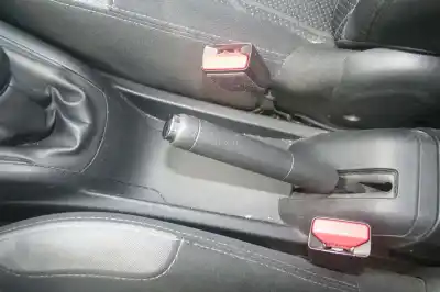 Véhicule à la ferraille peugeot 208 active de l'année 2013 alimenté hm01