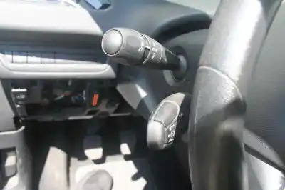 Véhicule à la ferraille peugeot 208 active de l'année 2013 alimenté hm01