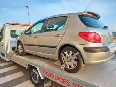 Vehicul casat PEUGEOT 307 BERLINA (S2) X-Line al anului 2005 alimentat NFU (TU5JP4)