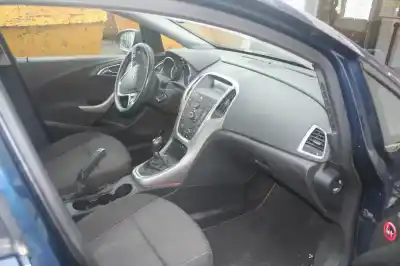 Veículo de Sucata opel astra j lim. cosmo do ano 2011 alimentado a16xer