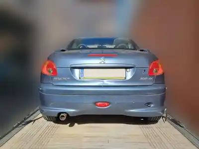 Véhicule à la ferraille peugeot 206 cc cc de l'année 2005 alimenté nfu