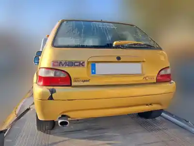 Véhicule à la ferraille citroen saxo 1.6 vts de l'année 2000 alimenté nfz