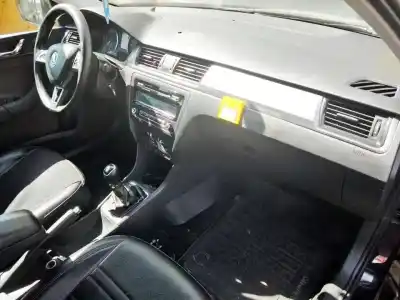 Veículo de Sucata skoda rapid ambition do ano 2014 alimentado cay