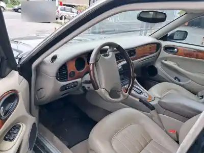 Vehicul casat jaguar xj 3.2 executive al anului 1998 alimentat ac