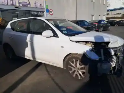 Veículo de Sucata hyundai i30 comfort do ano 2007 alimentado d4fb