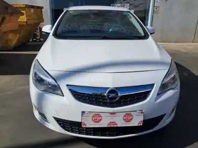 Véhicule à la ferraille opel astra j berlina 5p a14xer de l'année 2010 alimenté a14xer
