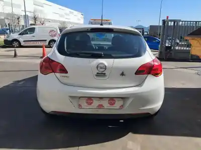 Véhicule à la ferraille opel astra j berlina 5p a14xer de l'année 2010 alimenté a14xer