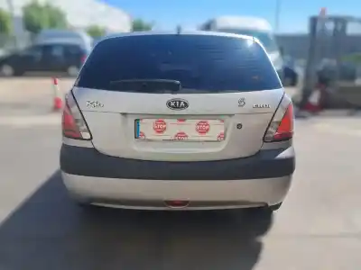 Sloopvoertuig kia rio 1.5 crdi van het jaar 2006 aangedreven d4fa