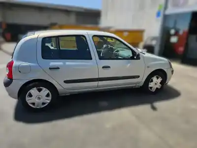 Veicolo di demolizione renault clio ii fase ii (b/cb0) d4fb7 dell'anno 2003 alimentato d4fb7