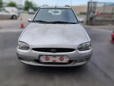 Véhicule à la ferraille ford escort berl./turnier ghia nomade de l'année 1998 alimenté rfs