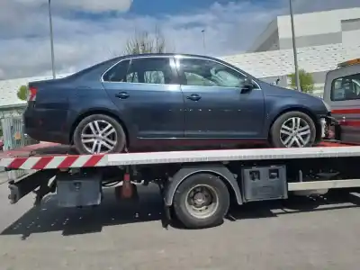 Veículo de Sucata volkswagen jetta (1k2) advance do ano 2005 alimentado bkd