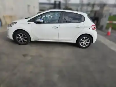 Veículo de Sucata peugeot 208 style do ano 2015 alimentado hm01