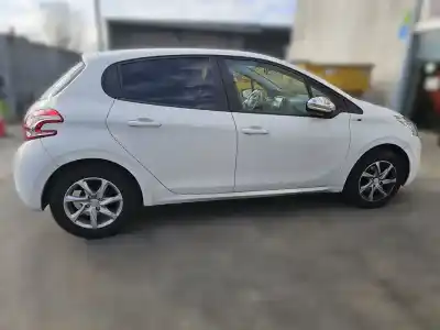 Veículo de Sucata peugeot 208 style do ano 2015 alimentado hm01