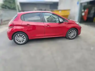 Veículo de Sucata peugeot 208 style do ano 2016 alimentado hm01