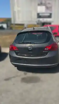 Véhicule à la ferraille OPEL ASTRA J BERLINA 5P LVM de l'année 2014 alimenté LVM