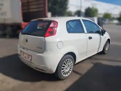 Здавання транспортного засобу fiat grande punto (199) 199a4000 року 2010 потужний 199a4000