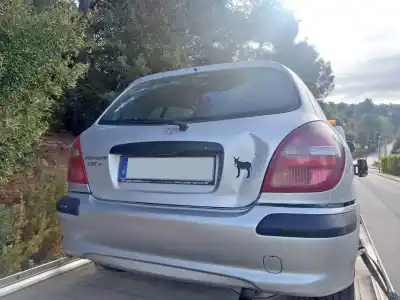 Véhicule à la ferraille nissan almera (n16/e) comfort de l'année 2002 alimenté yd22