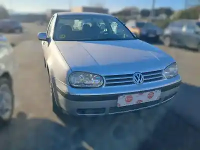 Véhicule à la ferraille VOLKSWAGEN GOLF IV BERLINA (1J1)  de l'année 2001 alimenté AUS