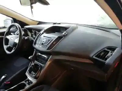 Здавання транспортного засобу ford kuga (cbs) titanium року 2014 потужний jqma