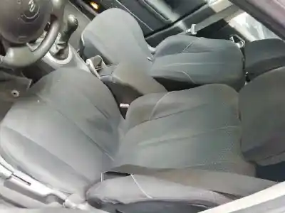 Veículo de Sucata renault megane ii classic berlina confort authentique do ano 2004 alimentado k4j d7