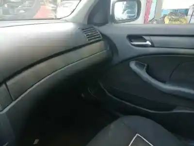 Sloopvoertuig bmw serie 3 berlina (e46) 320d van het jaar 2002 aangedreven 204d4