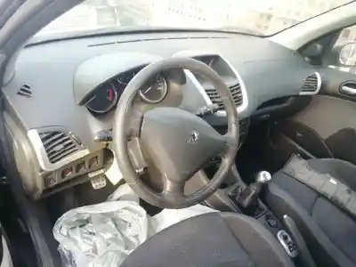 Vehicul casat peugeot 206+ básico al anului 2010 alimentat 8hz