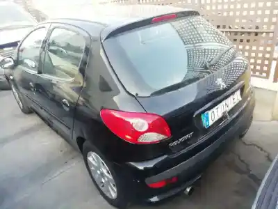 Vehicul casat peugeot 206+ básico al anului 2010 alimentat 8hz