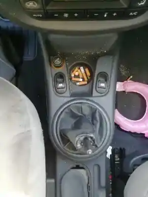 Véhicule à la ferraille citroen c3 1.4 hdi exclusive de l'année 2005 alimenté 8hz