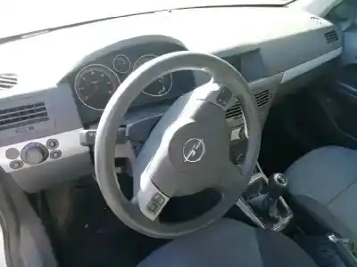 Здавання транспортного засобу opel astra h berlina cosmo року 2004 потужний z17dth