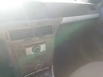Здавання транспортного засобу opel astra h berlina cosmo року 2004 потужний z17dth