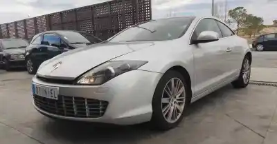 Véhicule à la ferraille renault laguna coupe gt de l'année 2008 alimenté m9r l8