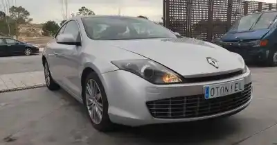 Véhicule à la ferraille renault laguna coupe gt de l'année 2008 alimenté m9r l8