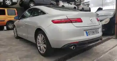 Véhicule à la ferraille renault laguna coupe gt de l'année 2008 alimenté m9r l8