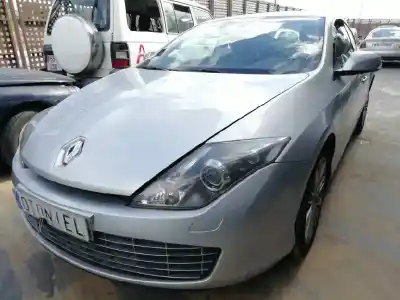 Véhicule à la ferraille renault laguna coupe gt de l'année 2008 alimenté m9r l8