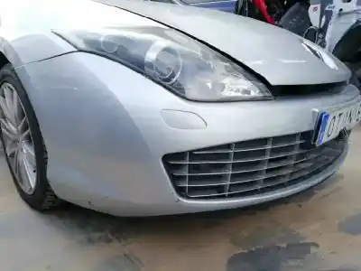 Véhicule à la ferraille renault laguna coupe gt de l'année 2008 alimenté m9r l8