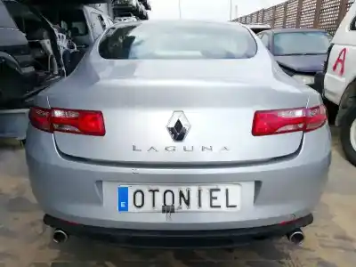 Véhicule à la ferraille renault laguna coupe gt de l'année 2008 alimenté m9r l8