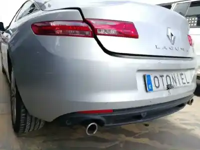 Véhicule à la ferraille renault laguna coupe gt de l'année 2008 alimenté m9r l8