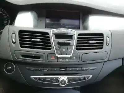 Véhicule à la ferraille renault laguna coupe gt de l'année 2008 alimenté m9r l8
