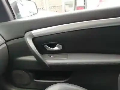 Véhicule à la ferraille renault laguna coupe gt de l'année 2008 alimenté m9r l8