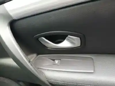 Véhicule à la ferraille renault laguna coupe gt de l'année 2008 alimenté m9r l8