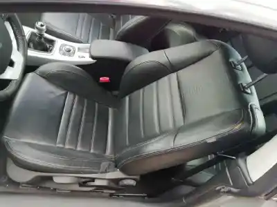 Véhicule à la ferraille renault laguna coupe gt de l'année 2008 alimenté m9r l8