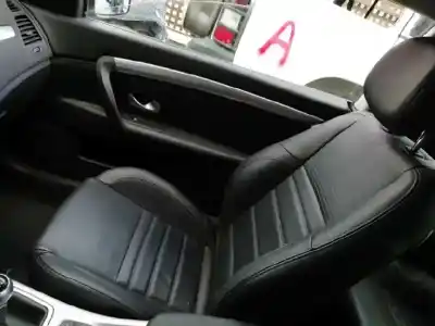 Véhicule à la ferraille renault laguna coupe gt de l'année 2008 alimenté m9r l8