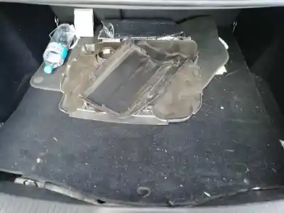 Véhicule à la ferraille renault laguna coupe gt de l'année 2008 alimenté m9r l8