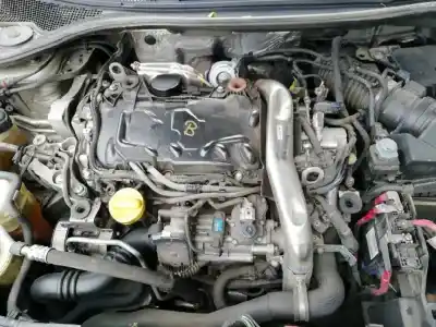 Véhicule à la ferraille renault laguna coupe gt de l'année 2008 alimenté m9r l8