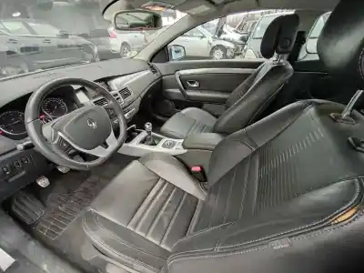 Véhicule à la ferraille renault laguna coupe gt de l'année 2008 alimenté m9r l8