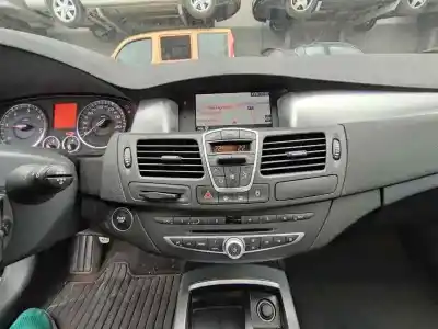 Véhicule à la ferraille renault laguna coupe gt de l'année 2008 alimenté m9r l8