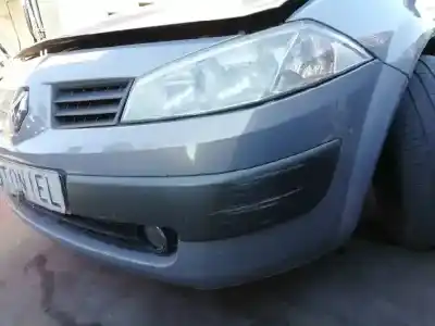Véhicule à la ferraille renault megane ii classic berlina confort dynamique de l'année 2004 alimenté f9q b8