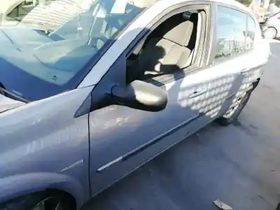 Véhicule à la ferraille renault megane ii classic berlina confort dynamique de l'année 2004 alimenté f9q b8