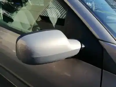 Véhicule à la ferraille renault megane ii classic berlina confort dynamique de l'année 2004 alimenté f9q b8